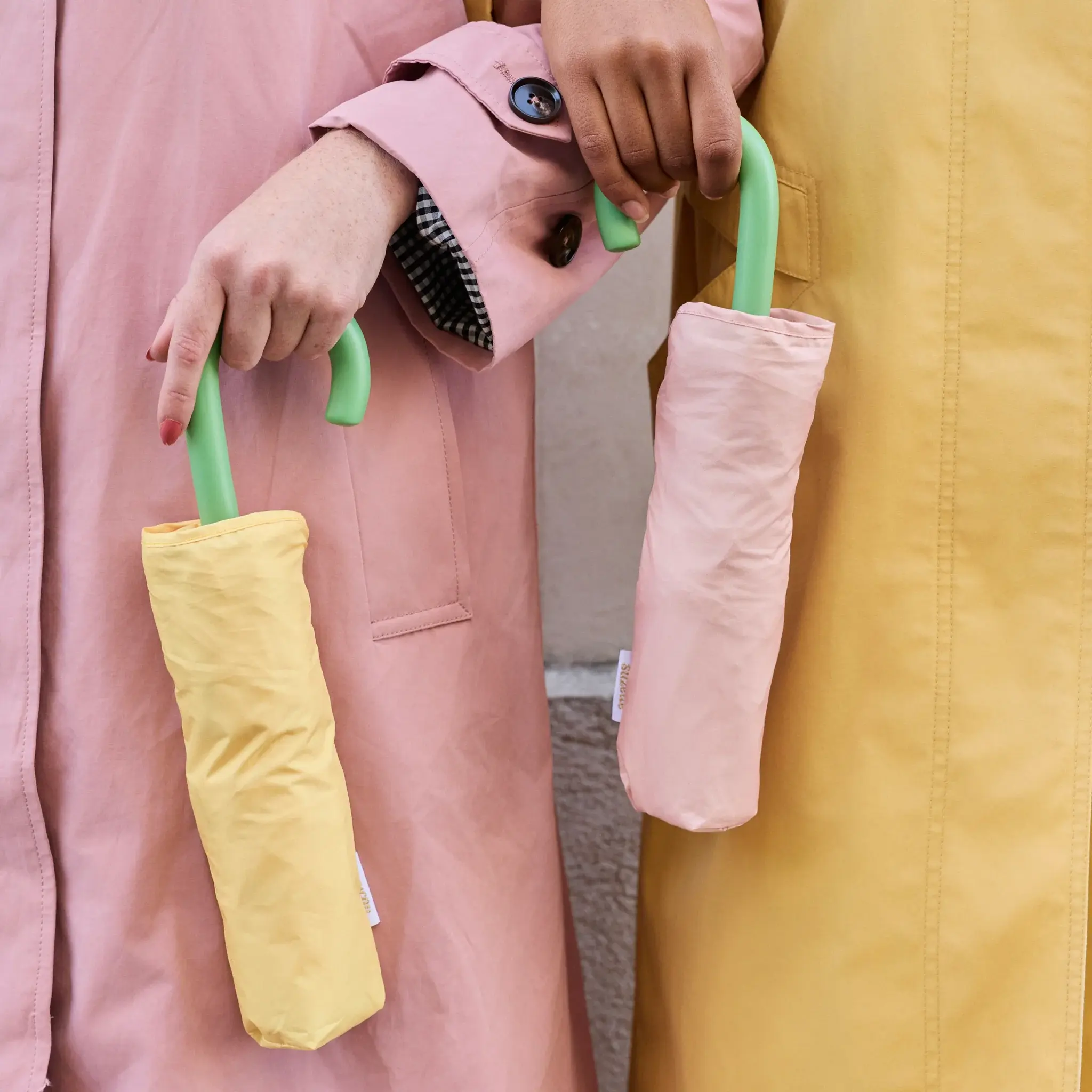 coucou-suzette-accessoire-accessory-cadeau-gift-parapluie-umbrella-fleur-flower-floral-sakura-rose-pink-tournesol-sunflower-duo-jaune-yellow-crea5
