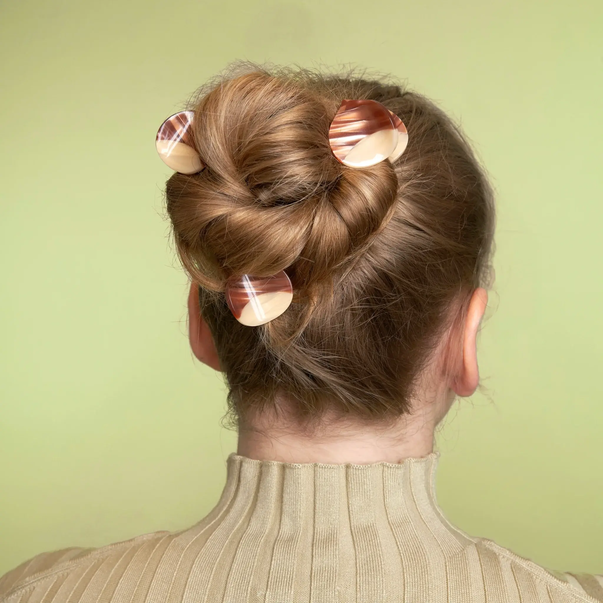 coucou-suzette-accessoire-accessory-cadeau-gift-tendance-mode-trendy-fashion-cueillette-automne-autumn-picking-harvest-mini-pince-cheveux-mini-hair-claw-acetate-chataigne-chestnut-mar_3f8b94c6-fc7c-45ff-89cd-ed4b4579a7b0