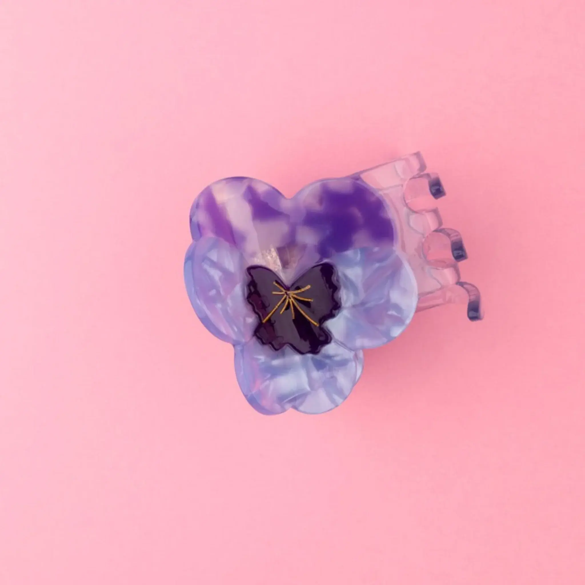 coucou-suzette-accessoire-accessory-cadeau-gift-pince-cheveux-hair-claw-coiffure-hairstyle-acetate-femme-woman-fun-original-colore-colorful-fleur-flower-pensee-pansy-violet-mauve-purp_1ebd8344-a629-4276-88bc-f37c3647da99