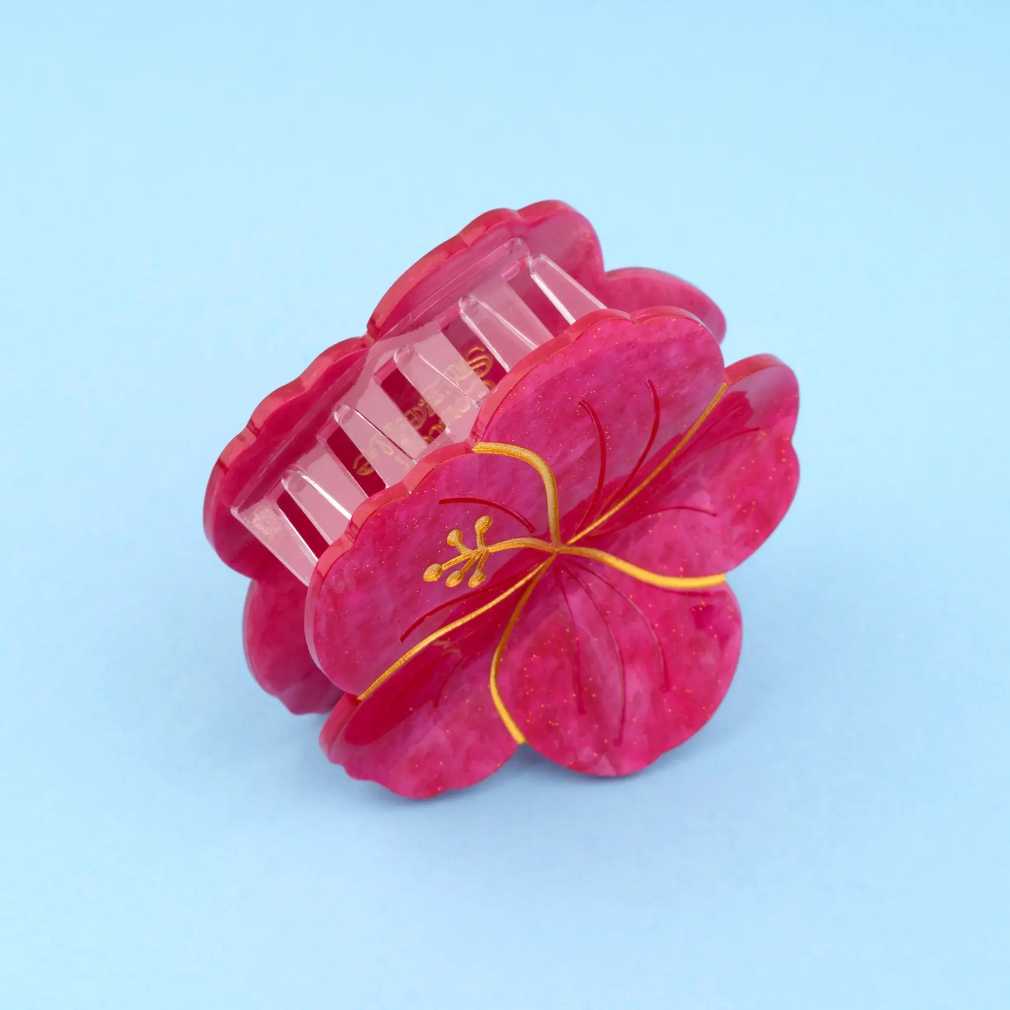 coucou-suzette-accessoire-accessory-cadeau-gift-pince-cheveux-hair-claw-coiffure-hairstyle-acetate-femme-woman-fun-original-colore-colorful-fleur-flower-hibiscus-rose-pink-dore-gold-e_9d4a2b27-7ec2-4d8a-b5d4-8ae25e666a2b