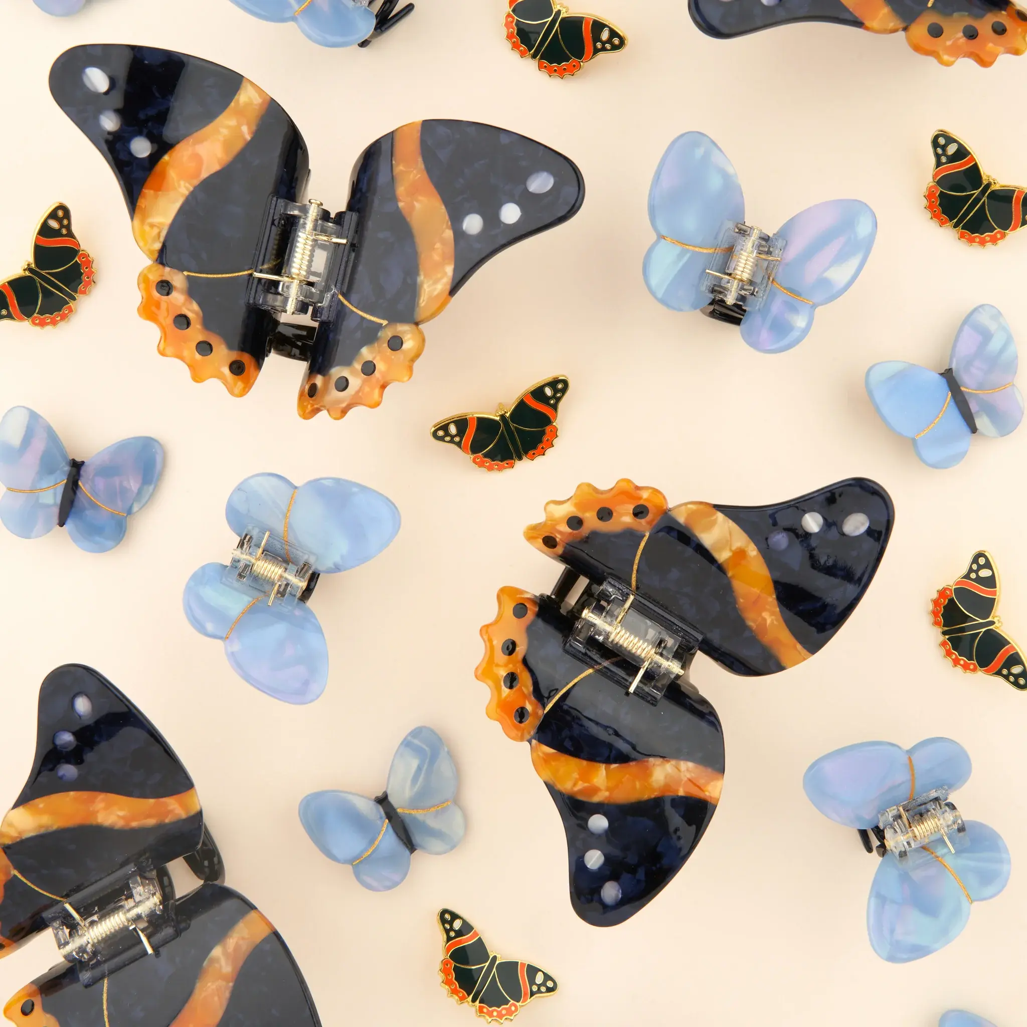 coucou-suzette-accessoire-accessory-cadeau-gift-tendance-trendy-fashion-garden-party-pince-cheveux-hair-claw-papillon-butterfly-noir-black-group_4767f69f-eaf9-4aaa-a6d7-1ec9f4c56a17