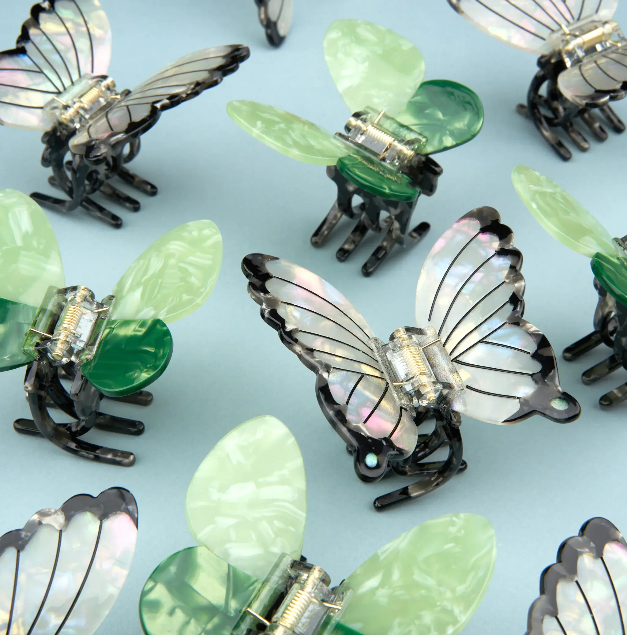 coucou-suzette-accessoire-accessory-cadeau-gift-tendance-mode-trendy-fashion-joli-jardin-lovely-garden-pince-cheveux-hair-claw-printemps-spring-papillon-butterfly-blanc-white-nacre-pe_d662b457-5b7e-4016-8503-d7215ea7edf0