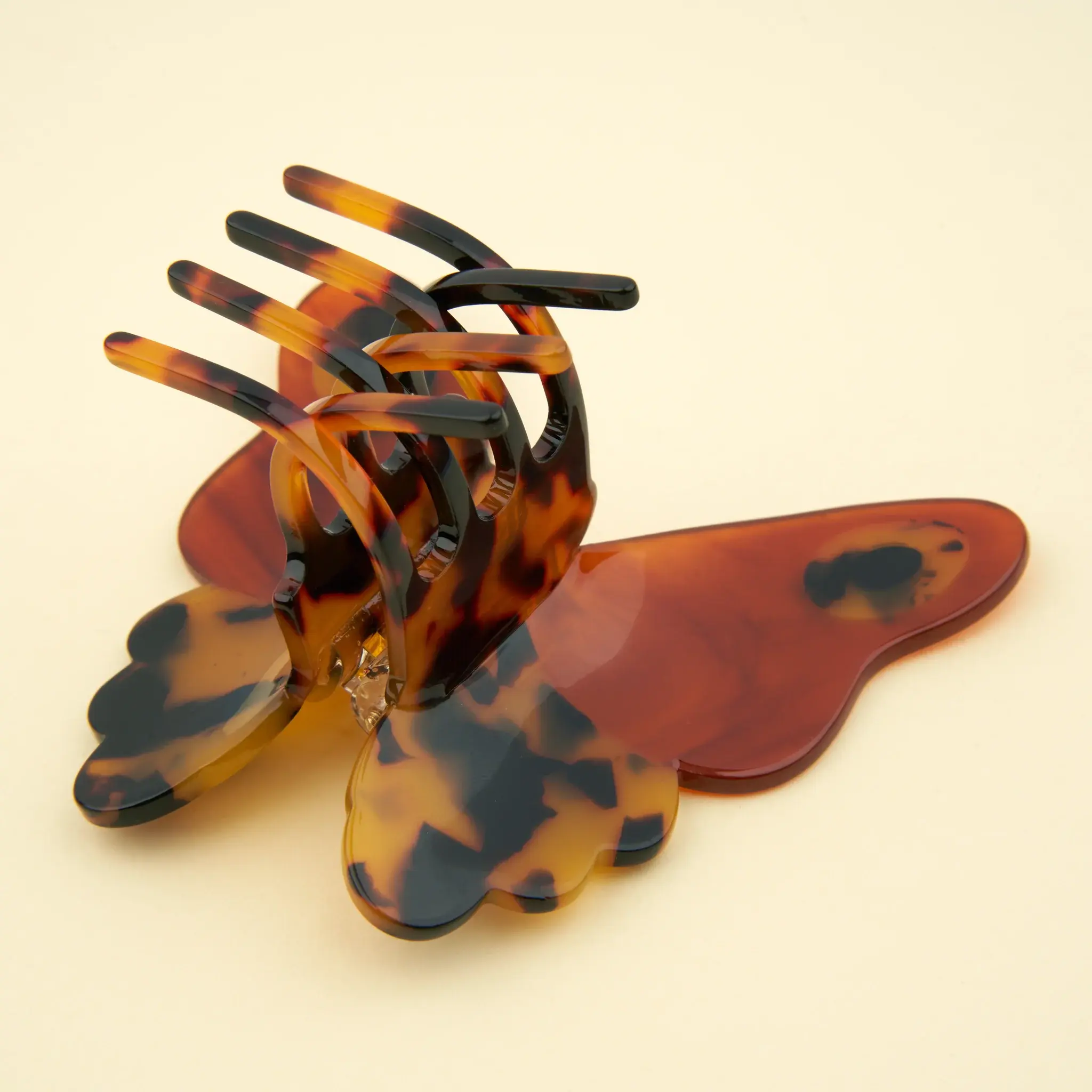 coucou-suzette-accessoire-accessory-cadeau-gift-tendance-mode-trendy-fashion-merveilleuses-bestioles-wonderful-bugs-printemps-spring-pince-cheveux-hairclaw-papillon-butterfly-marron-b_bff10f07-b7fd-424c-bf50-28063e10e8e8