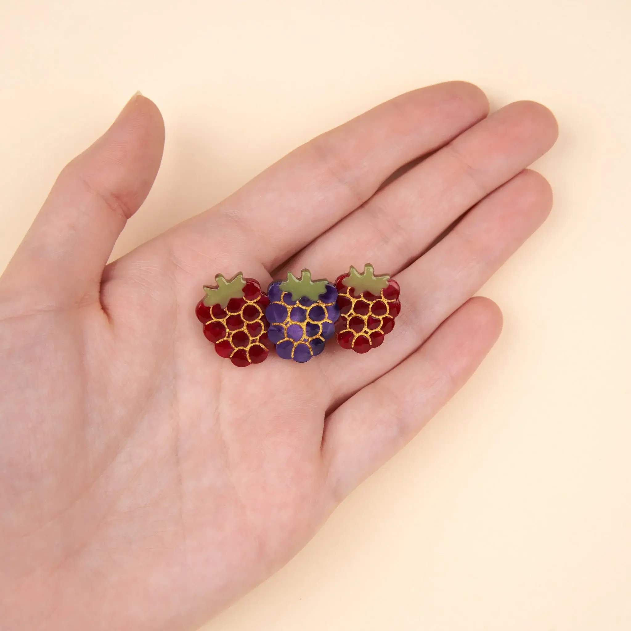 coucou-suzette-accessoire-accessory-cadeau-gift-tendance-mode-trendy-fashion-joli-jardin-lovely-garden-barrette-cheveux-hair-clip-printemps-spring-fruits-rouges-berries-framboise-mure_36396e3d-34ad-4588-bf71-a53bc7f65c9e