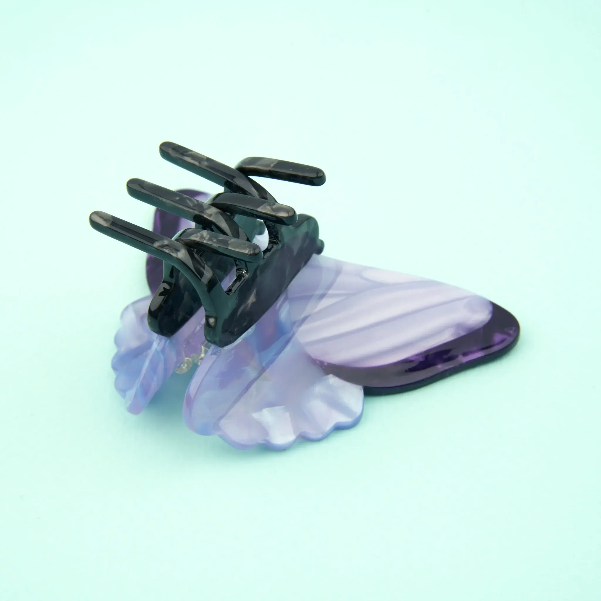 coucou-suzette-accessoire-accessory-cadeau-gift-tendance-mode-trendy-fashion-merveilleuses-bestioles-wonderful-bugs-printemps-spring-pince-cheveux-hairclaw-papillon-butterfly-mauve-vi_430937e9-3a4a-47f3-8963-103cd36e3eb1