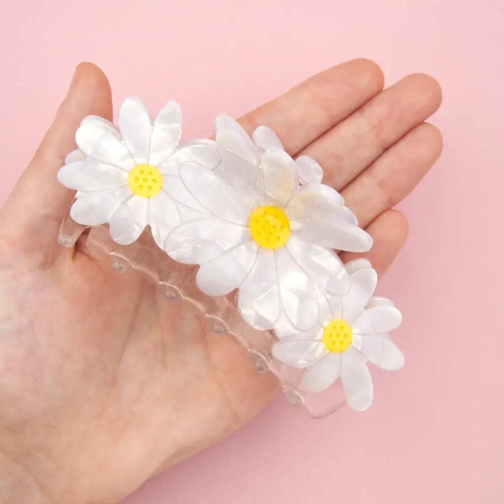 coucou-suzette-accessoire-accessory-cadeau-gift-tendance-mode-trendy-fashion-birthday-anniversaire-10-ans-pince-cheveux-hair-claw-acetate-fleurs-flower-xl-large-paquerette-daisy-blanc_4d2e238f-decf-4a2d-a1d2-bc98dd3b7507
