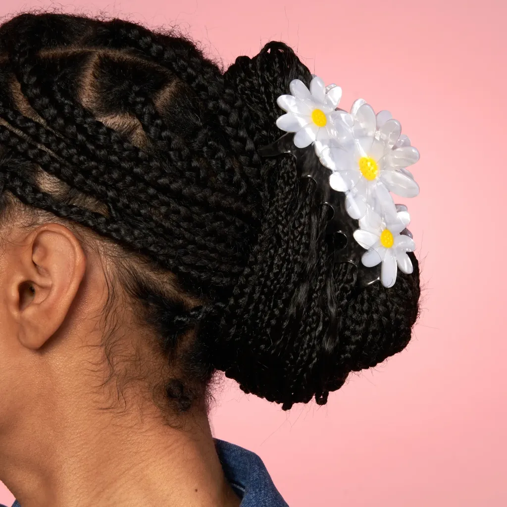 coucou-suzette-accessoire-accessory-cadeau-gift-tendance-mode-trendy-fashion-birthday-anniversaire-10-ans-pince-cheveux-hair-claw-acetate-fleurs-flower-xl-large-paquerette-daisy-blanc_dd835e7f-3cf0-4712-9b00-e8eeff9fd49f