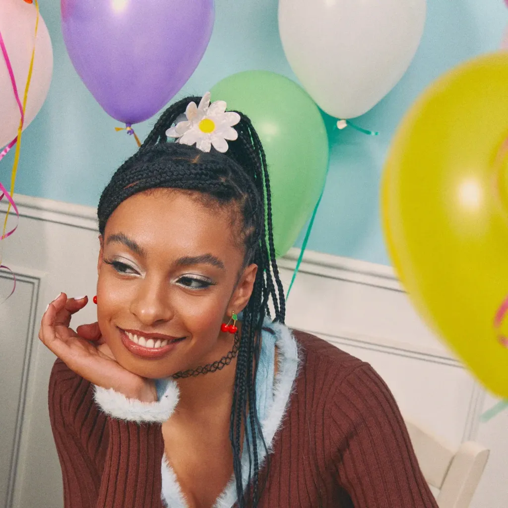 coucou-suzette-accessoire-accessory-cadeau-gift-tendance-mode-trendy-fashion-birthday-anniversaire-10-ans-pince-cheveux-hair-claw-acetate-fleurs-flower-xl-large-marguerite-daisy-blanc_fc31ae86-4ae7-468e-9f23-e396f62300d2