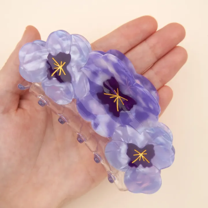 coucou-suzette-accessoire-accessory-cadeau-gift-tendance-mode-trendy-fashion-birthday-anniversaire-10-ans-pince-cheveux-hair-claw-acetate-fleurs-flower-pensee-pansy-trio-violet-purple_6f6956c9-ea63-4c57-82eb-406c96540812