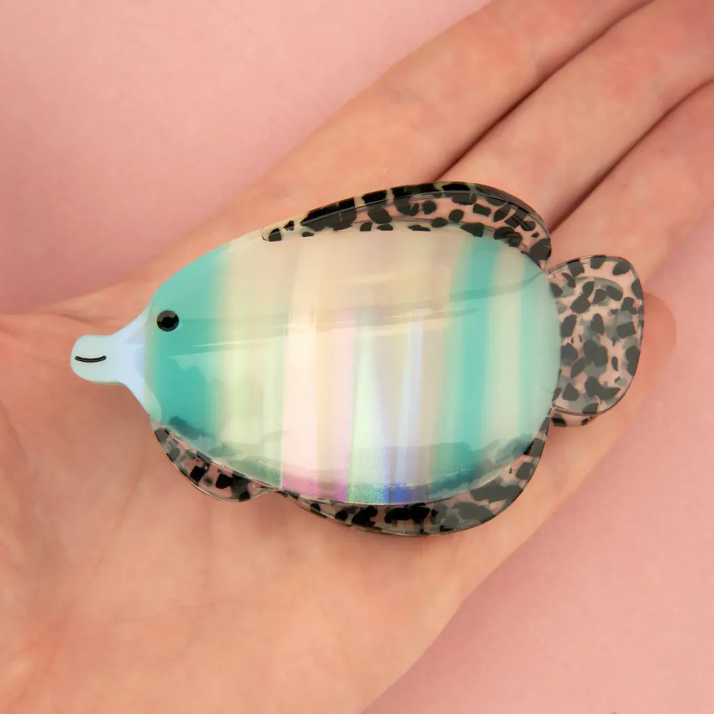 coucou-suzette-accessoire-accessory-cadeau-gift-tendance-mode-trendy-fashion-nouvelle-vague-coquillages-crustaces-splash-pince-cheveux-hair-claw-clip-poisson-tropical-fish-bleu-blue-H_027af7c1-2bf9-4960-8e2c-d3fd1fc657a4