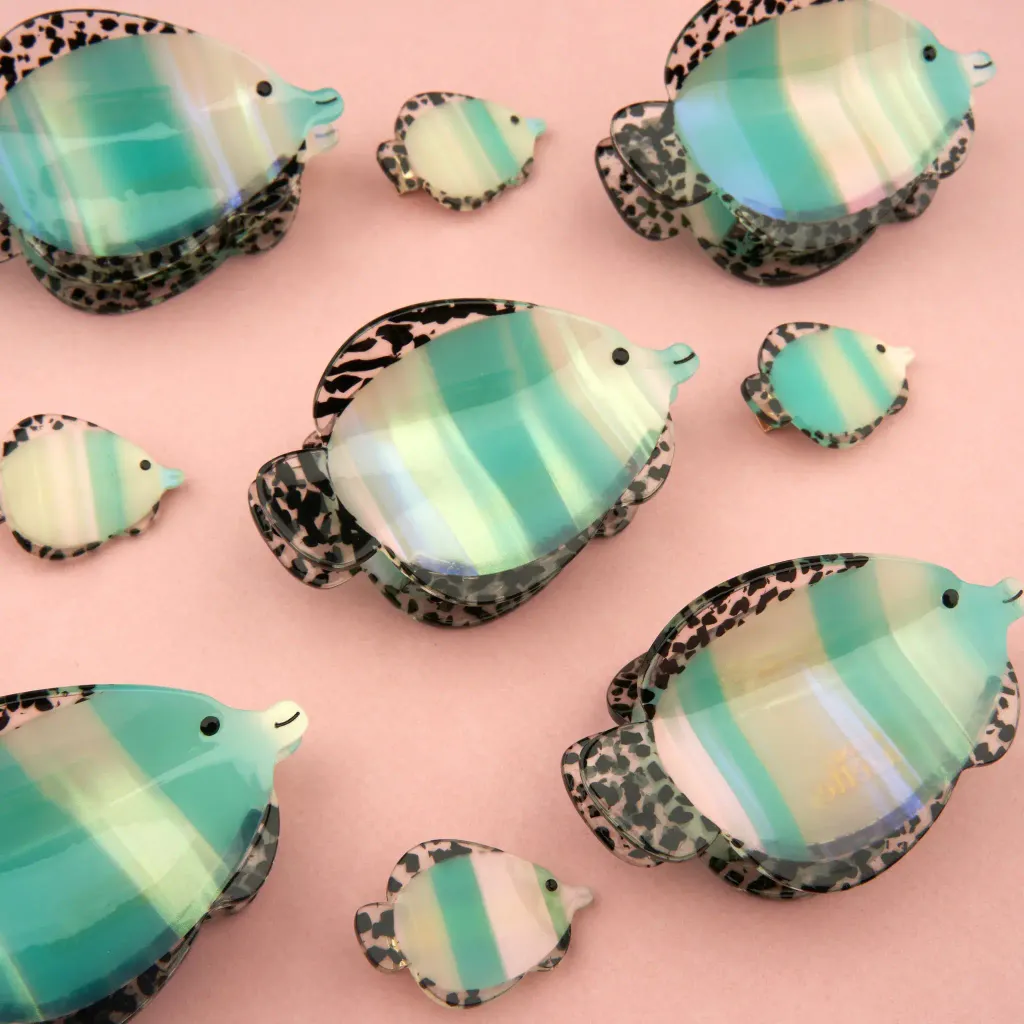 coucou-suzette-accessoire-accessory-cadeau-gift-tendance-mode-trendy-fashion-nouvelle-vague-coquillages-crustaces-splash-pince-cheveux-hair-claw-clip-poisson-tropical-fish-bleu-blue-g