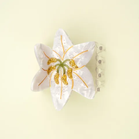 coucou-suzette-accessoire-accessory-cadeau-gift-pince-cheveux-hair-claw-coiffure-hairstyle-acetate-femme-woman-fun-original-colore-colorful-fleur-flower-lys-lilium-blanc-white-dore-go_94956bca-b0b8-42ec-941d-4a279d8a0459