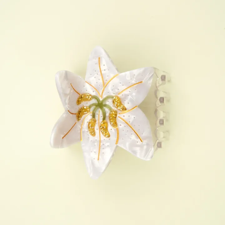 coucou-suzette-accessoire-accessory-cadeau-gift-pince-cheveux-hair-claw-coiffure-hairstyle-acetate-femme-woman-fun-original-colore-colorful-fleur-flower-lys-lilium-blanc-white-dore-go_94956bca-b0b8-42ec-941d-4a279d8a0459