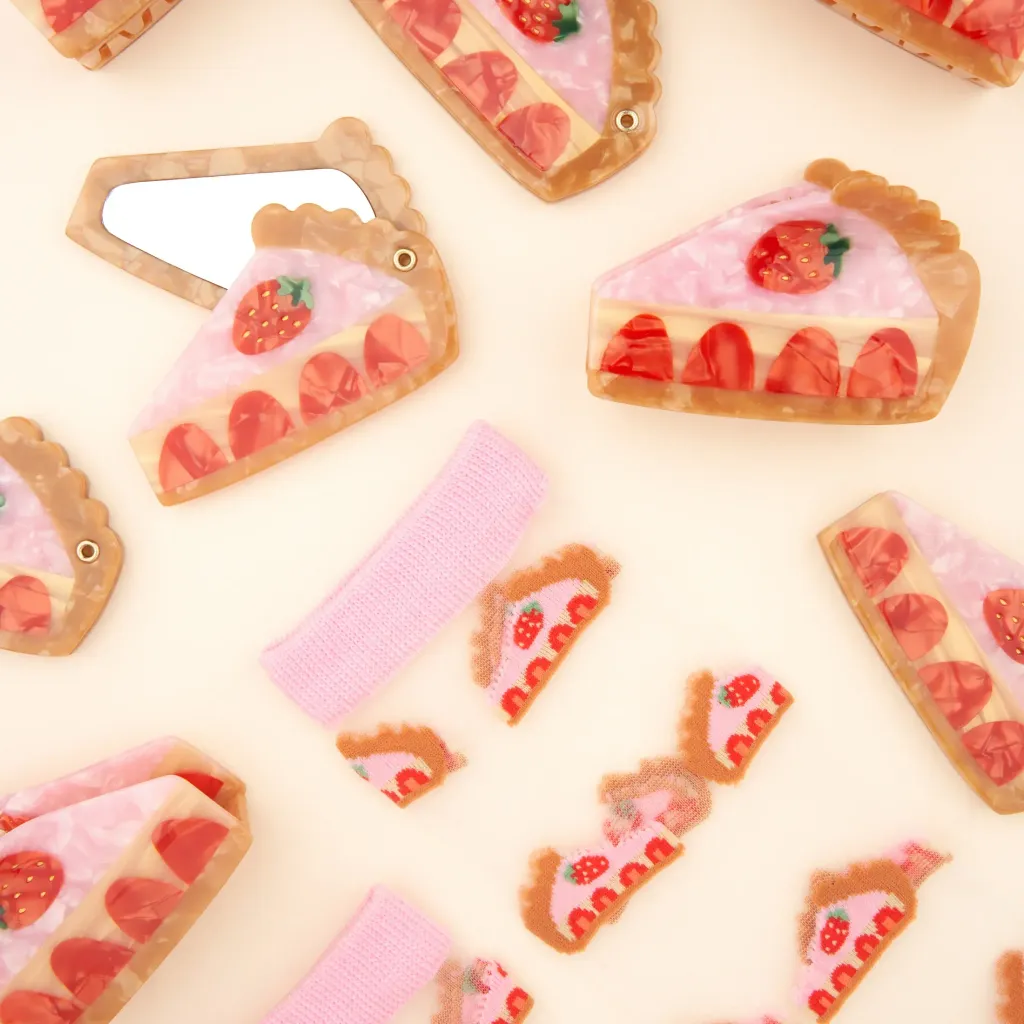 coucou-suzette-accessoire-accessory-cadeau-gift-tendance-trendy-fashion-garden-party-socks-chaussettes-transparentes-sheer-tarte-pie-fraise-strawberry-group_78c3f039-17a1-49fd-9779-190d18e369cd