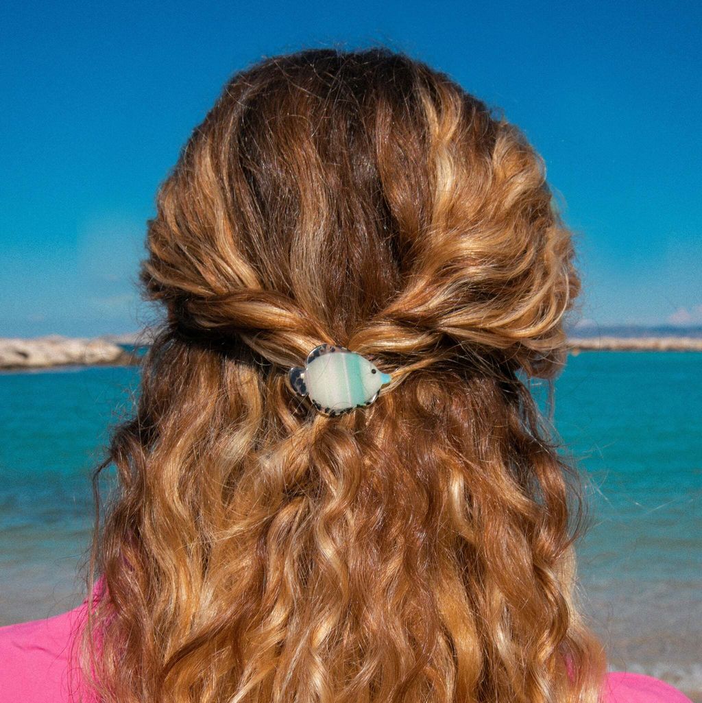 coucou-suzette-accessoire-accessory-cadeau-gift-tendance-mode-trendy-fashion-nouvelle-vague-coquillages-crustaces-splash-barrette-cheveux-hair-claw-clip-poisson-tropical-fish-bleu-blu_1a8a4c77-8ad0-4560-9308-6901596ee6c0