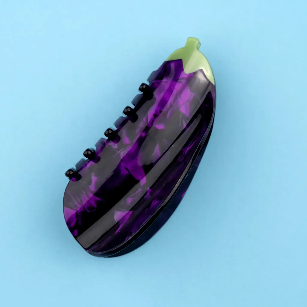 coucou-suzette-accessoire-cheveux-fruit-legume-veggie-kitsch-fruits-hair-claw-fruit-hair-clip-fun-vegs-hairclaw-Meryl-Hubert-Aubergine-hd-1_RETOUCHE-4
