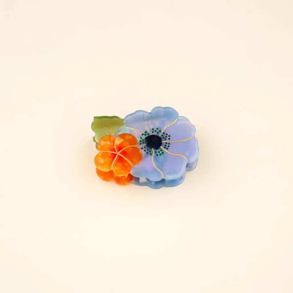 coucou-suzette-accessoire-accessory-cadeau-gift-tendance-trendy-fashion-ete-summer-collab-lucas-du-tertre-petite-pince-cheveux-small-hair-claw-floral-fleurs-flowers-bouquet-bleu-blue_4fab630b-cdf7-4ec4-be6f-bfa65ca78466