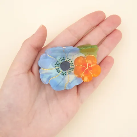 coucou-suzette-accessoire-accessory-cadeau-gift-tendance-trendy-fashion-ete-summer-collab-lucas-du-tertre-petite-pince-cheveux-small-hair-claw-floral-fleurs-flowers-bouquet-bleu-blue_c5e78f1e-fb02-4c96-84dd-f840ae1f988b