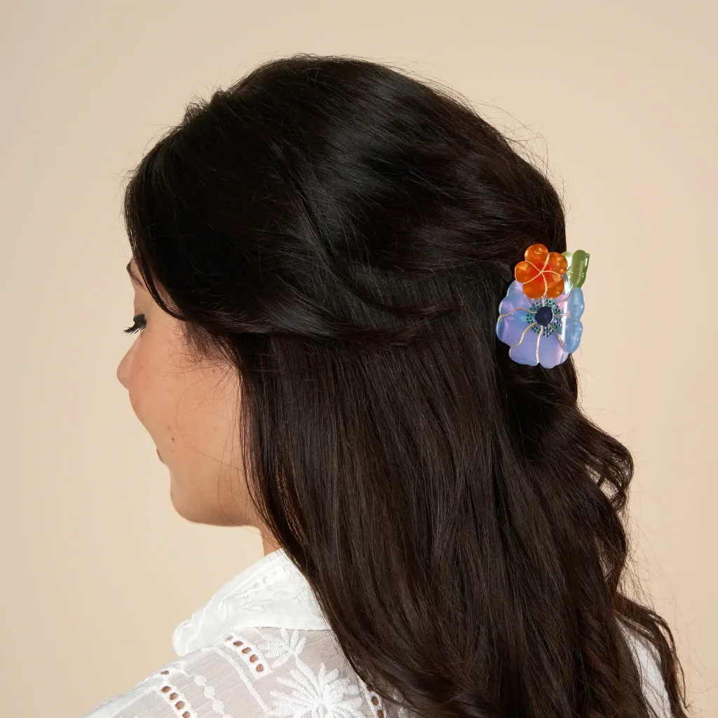 coucou-suzette-accessoire-accessory-cadeau-gift-tendance-trendy-fashion-ete-summer-collab-lucas-du-tertre-petite-pince-cheveux-small-hair-claw-floral-fleurs-flowers-bouquet-bleu-blue_b108f1a1-167f-47a0-8f9b-79a093bc5bfc