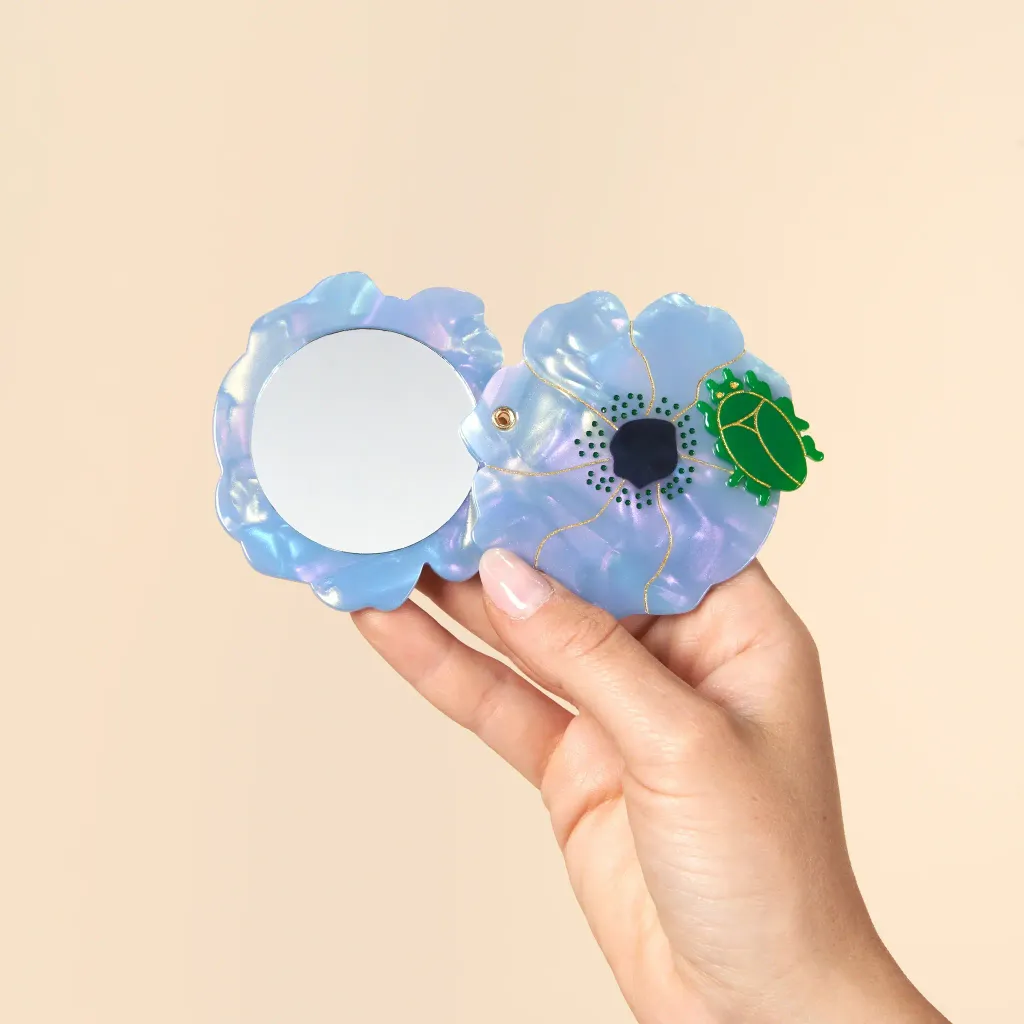 coucou-suzette-accessoire-accessory-cadeau-gift-tendance-trendy-fashion-ete-summer-collab-lucas-du-tertre-miroir-mirror-fleur-flower-bleu-blue-scarabee-beetle-porte