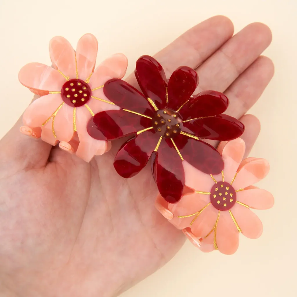 coucou-suzette-accessoire-accessory-cadeau-gift-tendance-trendy-fashion-il-etait-une-fois-once-upon-a-time-autumn-automne-pince-cheveux-hair-claw-xl-large-trio-fleurs-roses-pink-flowe_52f62515-8252-4e18-a2dd-e26eb8250ca9