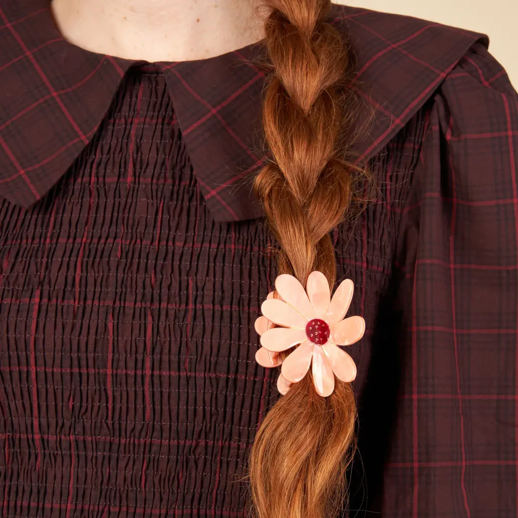 coucou-suzette-accessoire-accessory-cadeau-gift-tendance-trendy-fashion-il-etait-une-fois-once-upon-a-time-autumn-automne-pince-cheveux-hair-claw-fleur-rose-pink-flower-porte