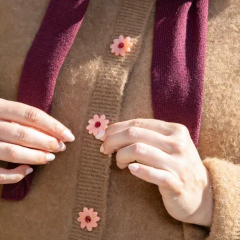 coucou-suzette-accessoire-accessory-cadeau-gift-tendance-trendy-fashion-il-etait-une-fois-once-upon-a-time-autumn-automne-bouton-button-fleur-rose-pink-flower-crea