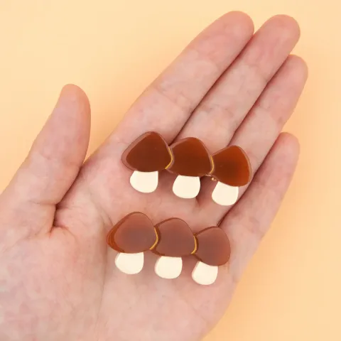 coucou-suzette-accessoire-accessory-cadeau-gift-tendance-trendy-fashion-il-etait-une-fois-once-upon-a-time-autumn-automne-barrette-cheveux-hair-clip-bolet-champignon-bolete-mushroom-f_96dd6007-9077-4203-8fa8-95e0e4dbad9a