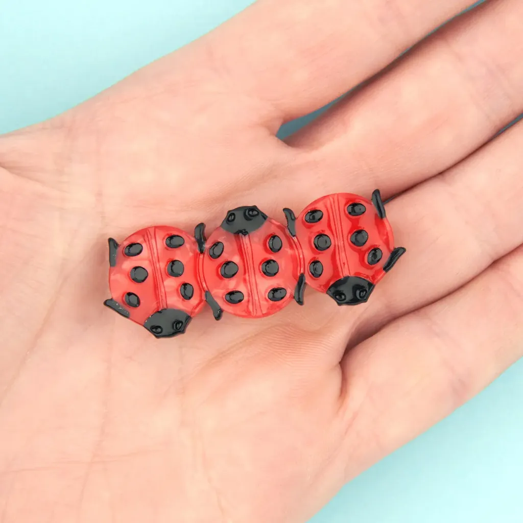 coucou-suzette-accessoire-accessory-cadeau-gift-tendance-mode-trendy-fashion-merveilleuses-bestioles-wonderful-bugs-printemps-spring-barrette-hairclip-coccinelle-ladybug-ladybird-red_b4d3c126-e039-4e3f-8ebc-0829ddf71a7f