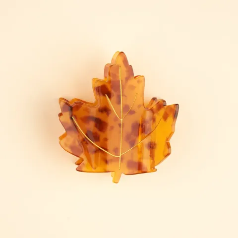 coucou-suzette-accessoire-accessory-cadeau-gift-tendance-mode-trendy-fashion-cueillette-automne-autumn-picking-harvest-pince-cheveux-hair-claw-acetate-feuille-erable-maple-leaf-marron_672d1e81-2a0d-41cb-81e0-71f86e6a1e95