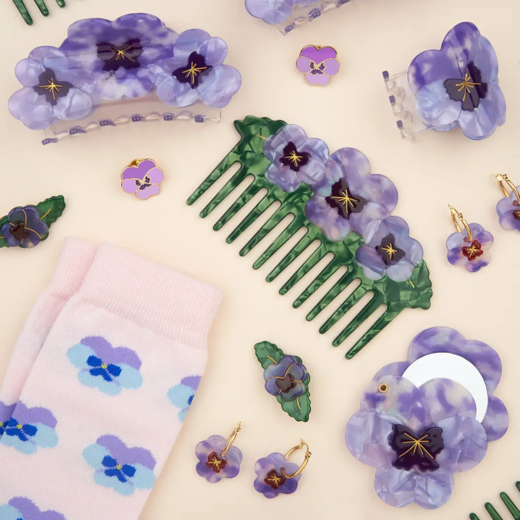 coucou-suzette-accessoire-accessory-cadeau-gift-tendance-mode-trendy-fashion-birthday-anniversaire-10-ans-pince-cheveux-hair-claw-acetate-fleurs-flower-pensee-pansy-trio-violet-purple_c4b62ff2-e53d-4bdb-b5ce-d9573d001824