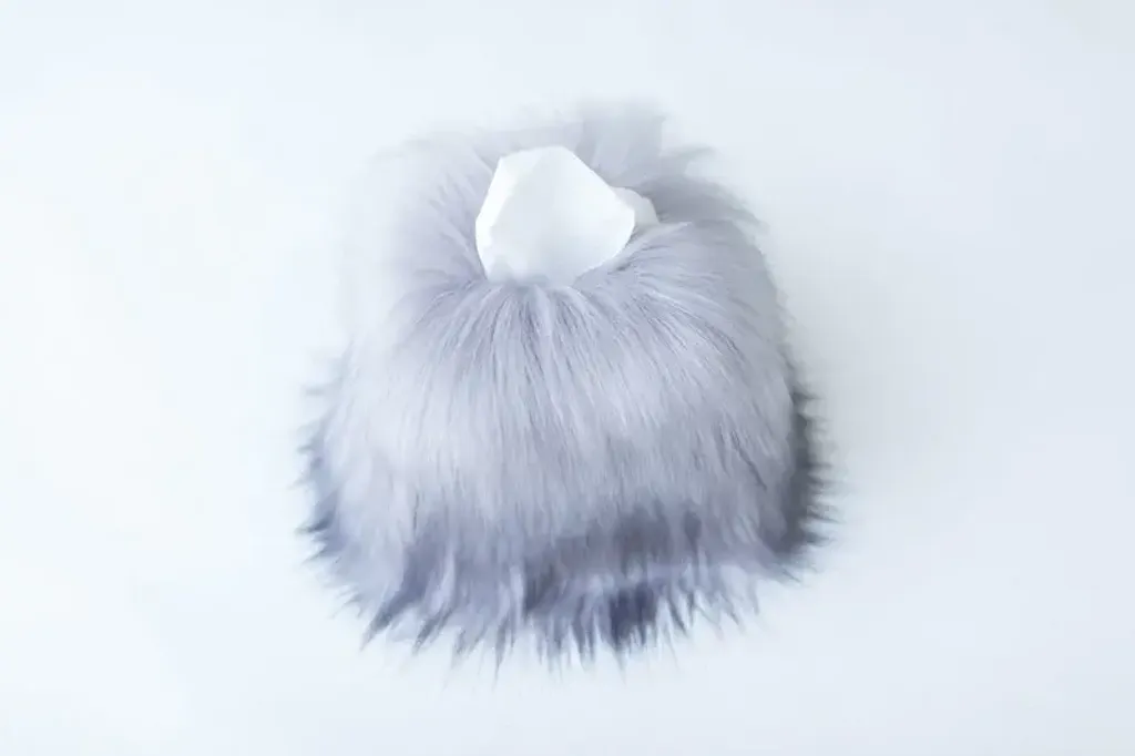 CouvreboitemouchoirscarreenfaussefourrureEvelynePrelongeHimalayaPearl_800x