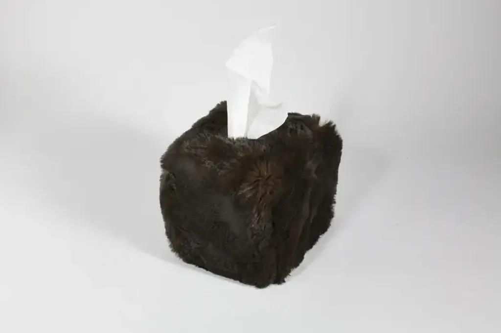 CouvreboitemouchoirscarreenfaussefourrureEvelynePrelongeChocolat_800x