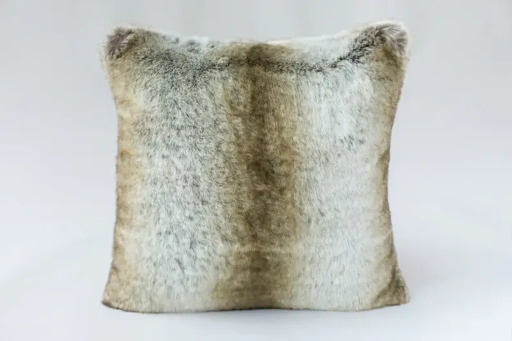 CoussinEvelynePrelonge45x45faussefourrureMonacorecto_63614d33-c38b-45c6-9eb0-e2141327f0a9_800x