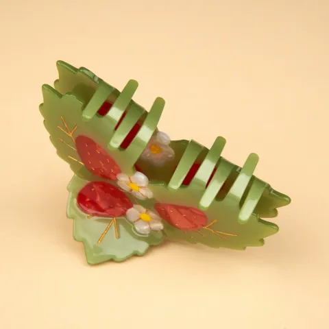coucou-suzette-accessoire-accessory-cadeau-gift-tendance-mode-trendy-fashion-joli-jardin-lovely-garden-pince-cheveux-hair-claw-printemps-spring-fleur-flower-fraisier-strawberry-plant_b3269cff-72b0-4c45-956a-df9c1ad672c8