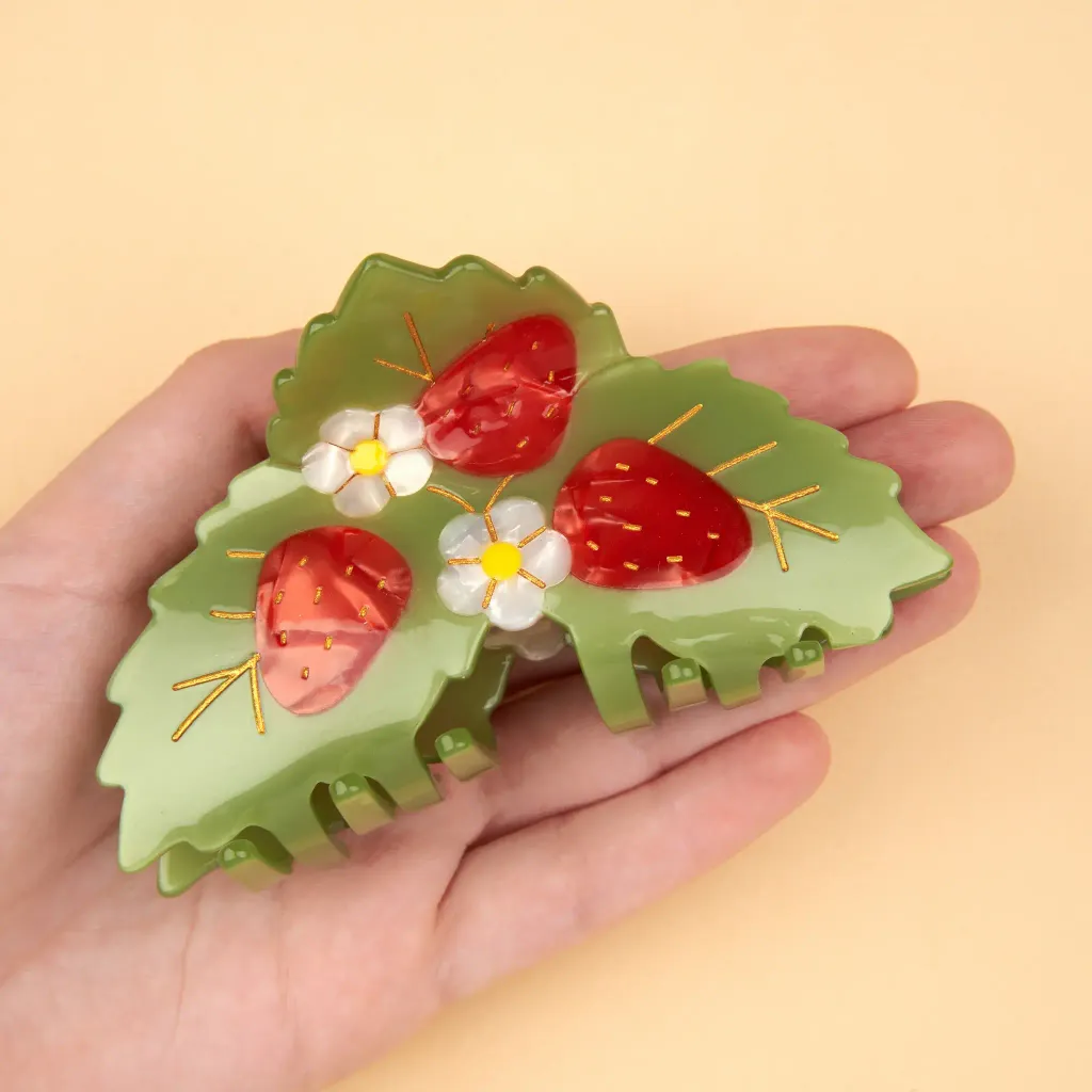 coucou-suzette-accessoire-accessory-cadeau-gift-tendance-mode-trendy-fashion-joli-jardin-lovely-garden-pince-cheveux-hair-claw-printemps-spring-fleur-flower-fraisier-strawberry-plant_5d43173b-5222-4054-a4d1-9b2cb61675a2