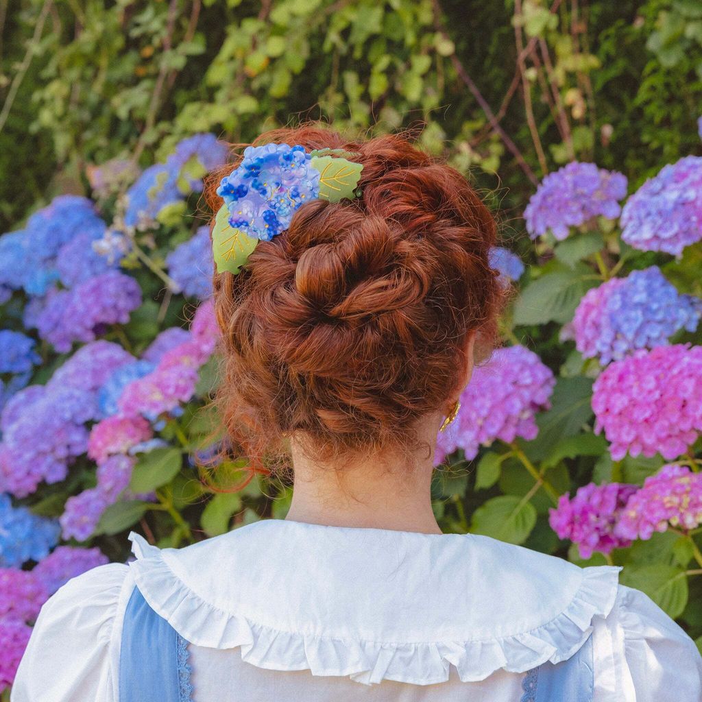 coucou-suzette-accessoire-accessory-cadeau-gift-tendance-mode-trendy-fashion-cottage-pince-cheveux-hair-claw-hortensia-hydrangea-fleur-flower-bleu-violet-blue-purple-crea1