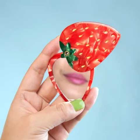 coucou-suzette-accessoire-accessory-cadeau-gift-tendance-mode-trendy-fashion-joli-jardin-lovely-garden-printemps-spring-miroir-mirror-fraise-strawberry-fruit-rouge-red-crea
