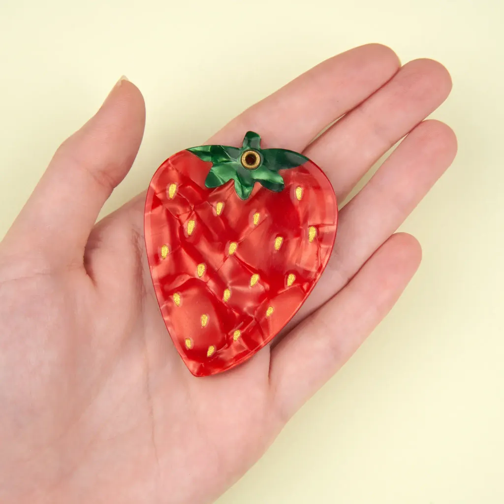 coucou-suzette-accessoire-accessory-cadeau-gift-tendance-mode-trendy-fashion-joli-jardin-lovely-garden-printemps-spring-miroir-mirror-fraise-strawberry-fruit-rouge-red1