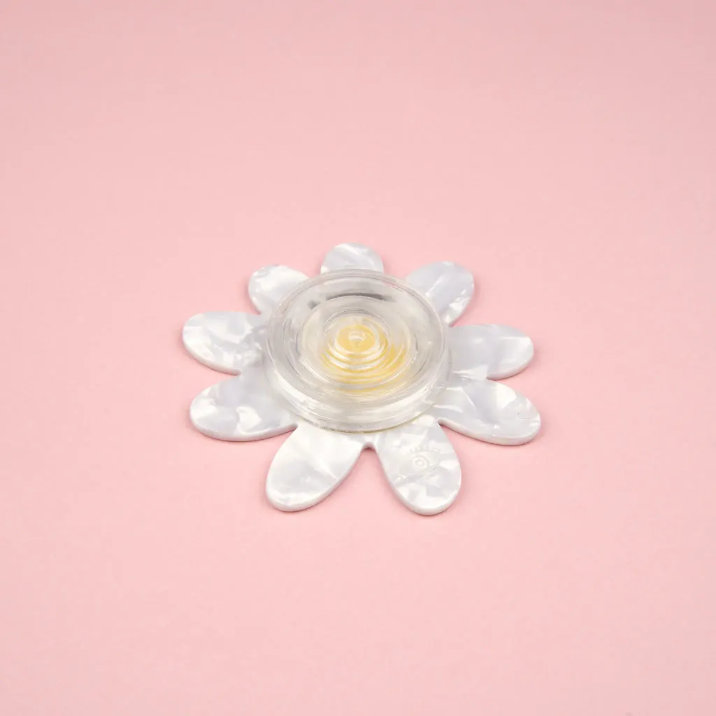 coucou-suzette-accessoire-accessory-cadeau-gift-tendance-mode-trendy-fashion-joli-jardin-lovely-garden-grip-telephone-smartphone-printemps-spring-fleur-flower-paquerette-daisy-blanc-w_2e046853-c78a-48a4-b0ce-53c0f84b5c9f