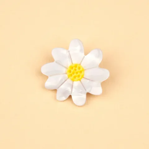 coucou-suzette-accessoire-accessory-cadeau-gift-tendance-mode-trendy-fashion-joli-jardin-lovely-garden-printemps-spring-broche-brooch-fleur-flower-paquerette-daisy-blanc-white