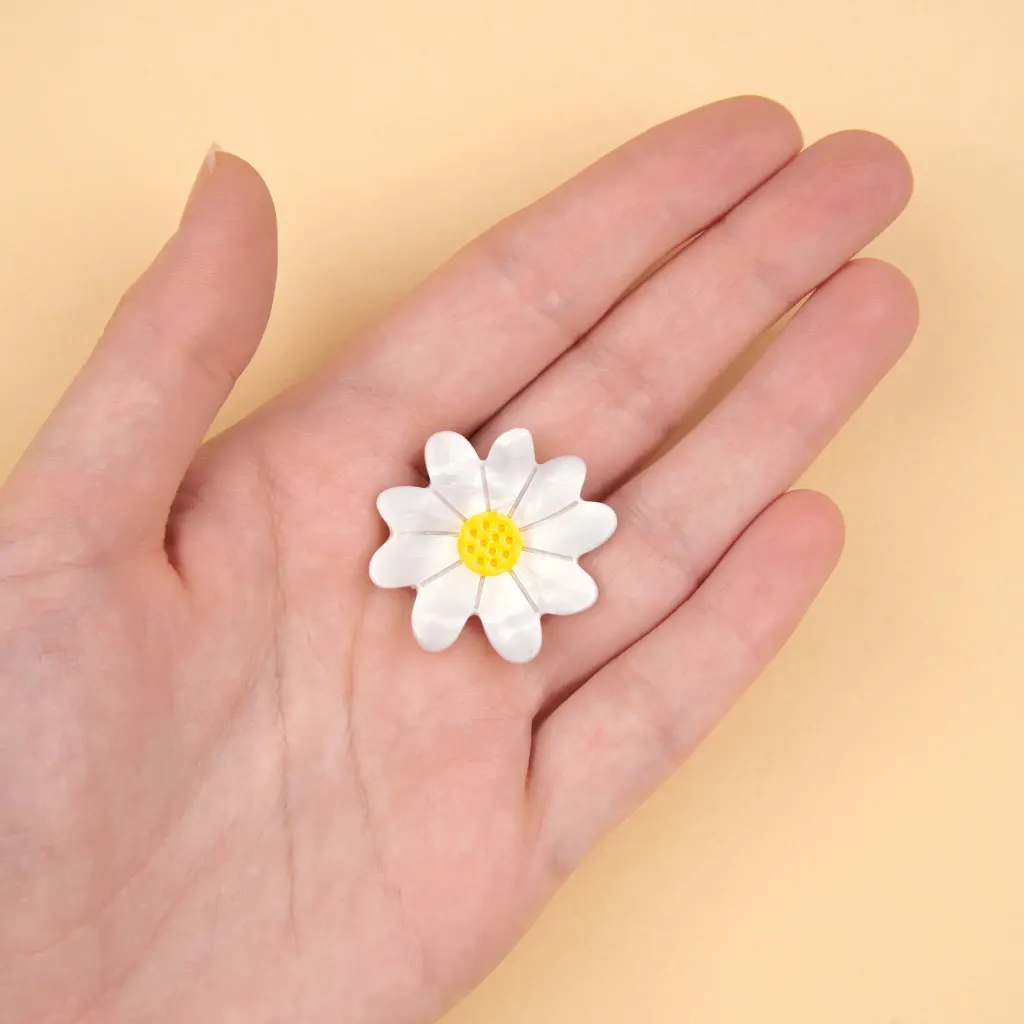 coucou-suzette-accessoire-accessory-cadeau-gift-tendance-mode-trendy-fashion-joli-jardin-lovely-garden-printemps-spring-broche-brooch-fleur-flower-paquerette-daisy-blanc-white1