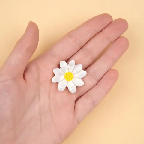 coucou-suzette-accessoire-accessory-cadeau-gift-tendance-mode-trendy-fashion-joli-jardin-lovely-garden-printemps-spring-broche-brooch-fleur-flower-paquerette-daisy-blanc-white1