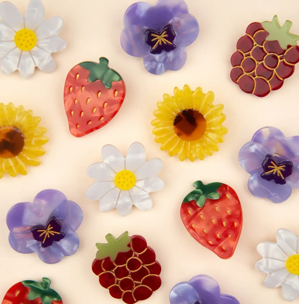 coucou-suzette-accessoire-accessory-cadeau-gift-tendance-mode-trendy-fashion-joli-jardin-lovely-garden-printemps-spring-broche-brooch-fleur-flower-paquerette-daisy-blanc-white-tournes_06ba44d2-ee22-4caa-b4da-55094dce50a7