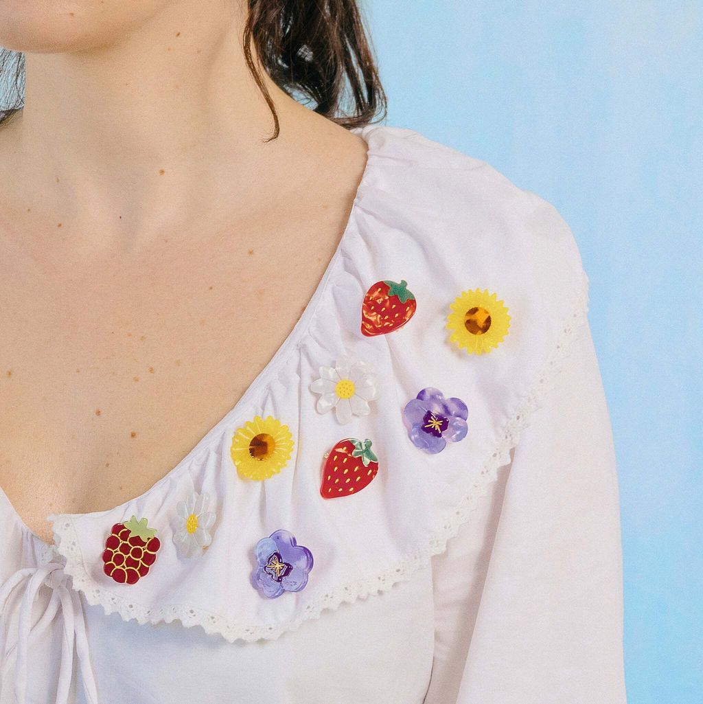 coucou-suzette-accessoire-accessory-cadeau-gift-tendance-mode-trendy-fashion-joli-jardin-lovely-garden-printemps-spring-broche-brooch-fleur-flower-paquerette-daisy-blanc-white-tournes_81ea216d-f168-48bf-8789-8ef60b120b6b