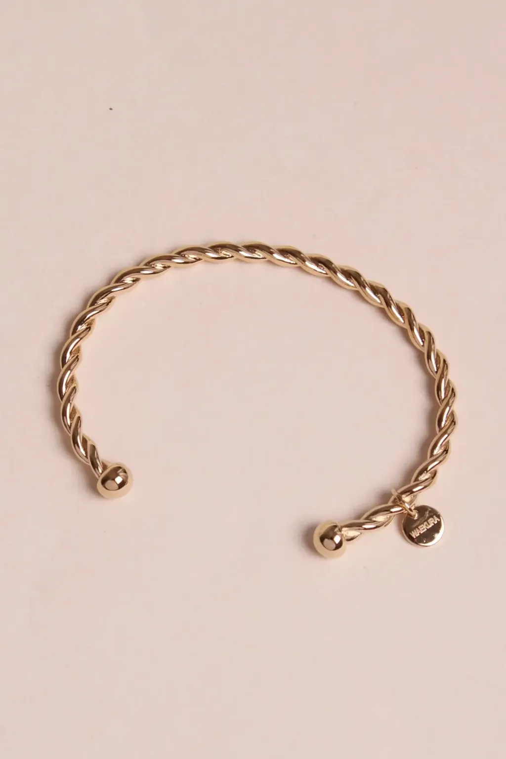 jonc-esca-waekura_efeb76b4-bba7-40b2-91a7-28319f338732