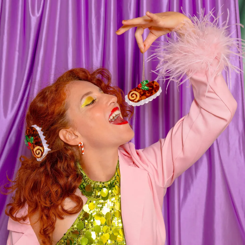 coucou-suzette-accessoire-accessory-cadeau-gift-tendance-mode-trendy-fashion-festin-festif-noel-christmas-holidays-pince-cheveux-hair-claw-buche-pastry-yule-log-cake-brown-marron-crea_1070e825-1b4e-4464-9455-8c66caa42f1d