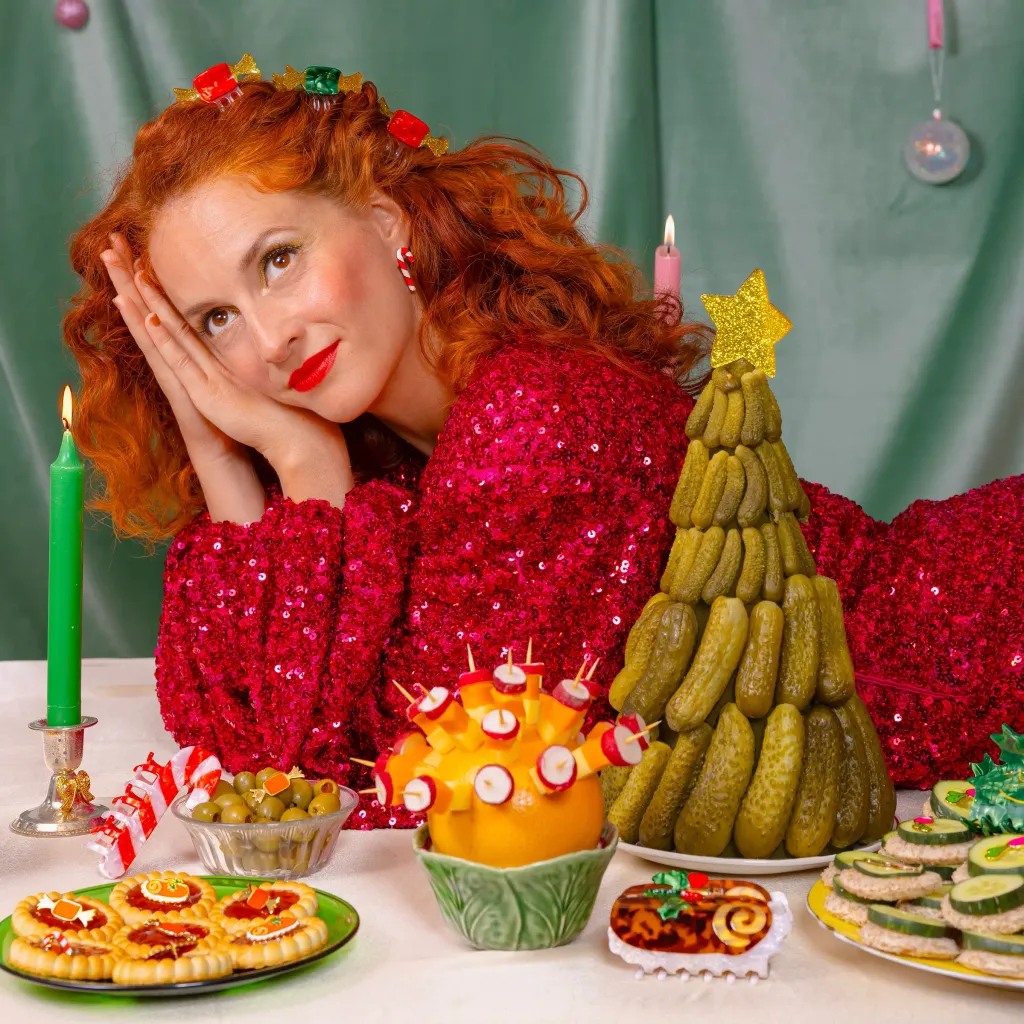 coucou-suzette-accessoire-accessory-cadeau-gift-tendance-mode-trendy-fashion-festin-festif-noel-christmas-holidays-pince-cheveux-mini-hair-claw-papillote-crackers-red-rouge-gold-dore_71a7e3ca-f47a-4158-bed8-f37b3f04b34e