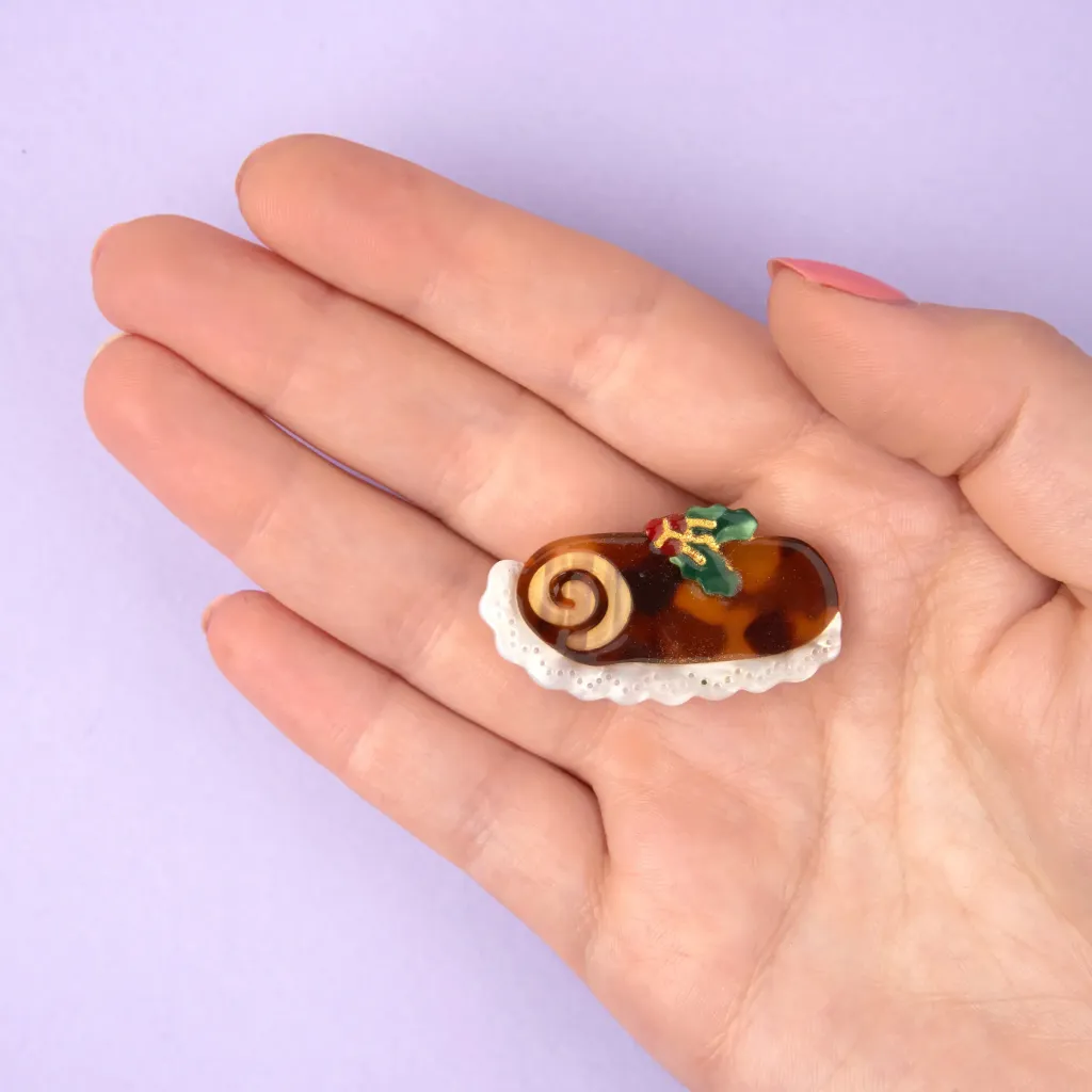 coucou-suzette-accessoire-accessory-cadeau-gift-tendance-mode-trendy-fashion-festin-festif-noel-christmas-holidays-barrette-cheveux-hair-clip-buche-pastry-yule-log-cake-brown-marron2