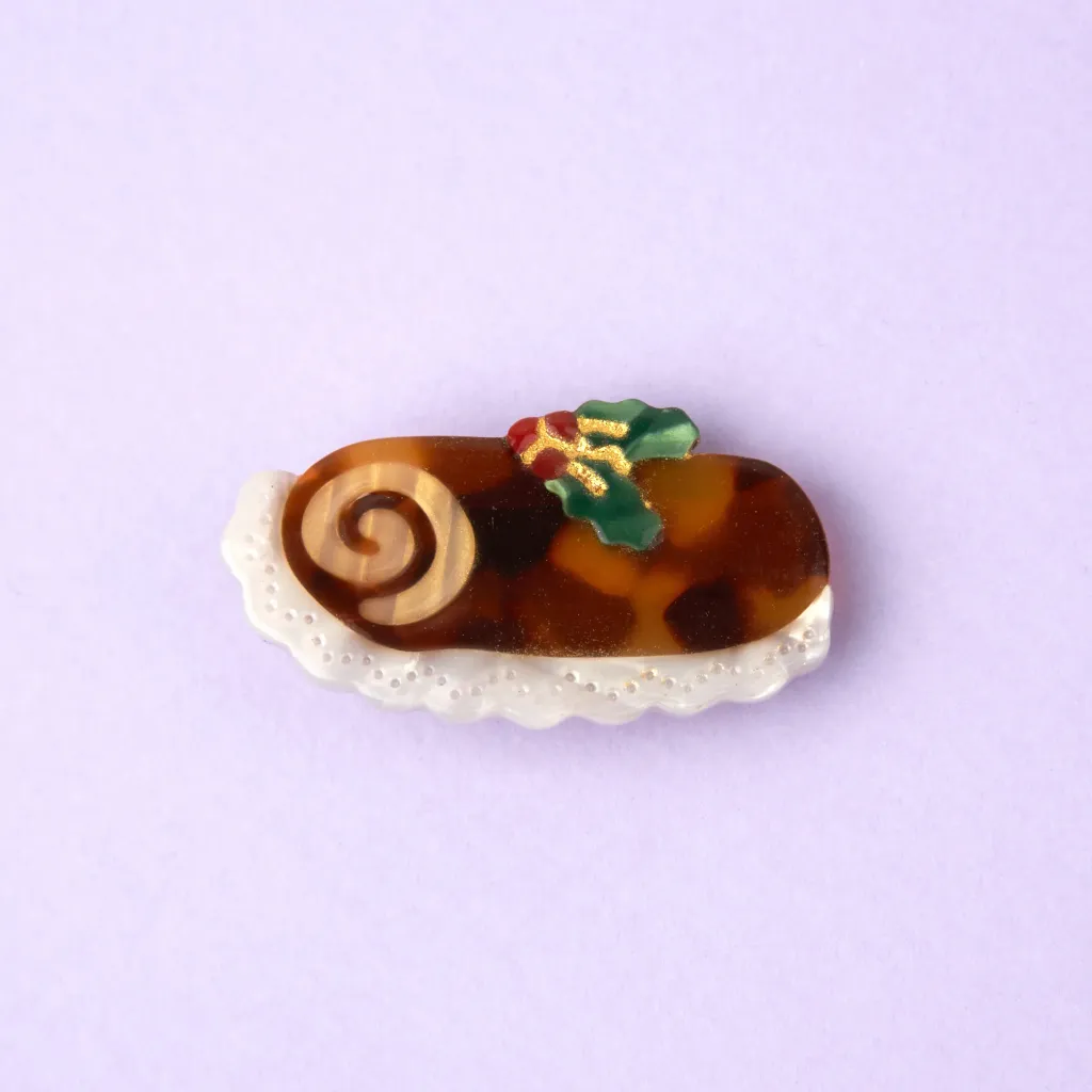 coucou-suzette-accessoire-accessory-cadeau-gift-tendance-mode-trendy-fashion-festin-festif-noel-christmas-holidays-barrette-cheveux-hair-clip-buche-pastry-yule-log-cake-brown-marron